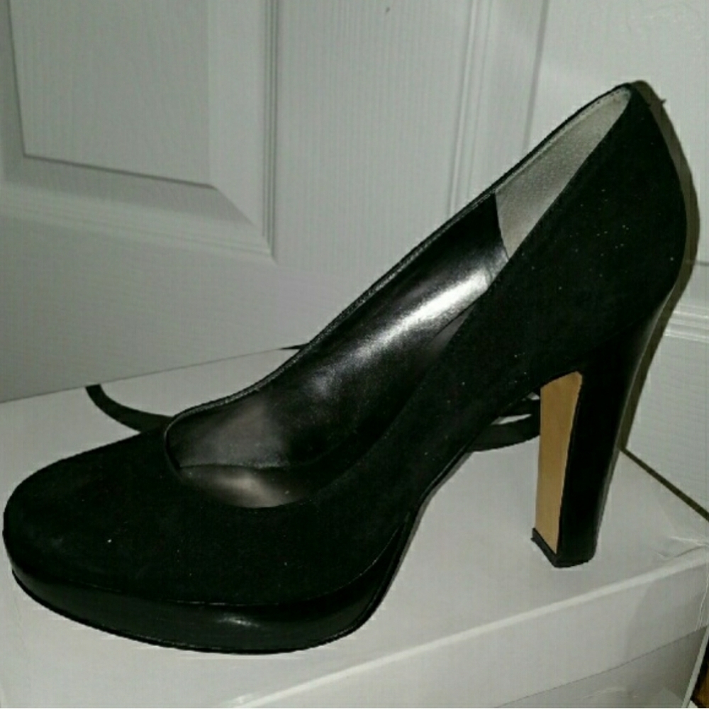 Nine West Ample Suede Pump